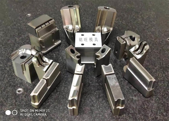 يدرج قالب تصميم SOLIDWORK مكونات قوالب قطع غيار السيارات