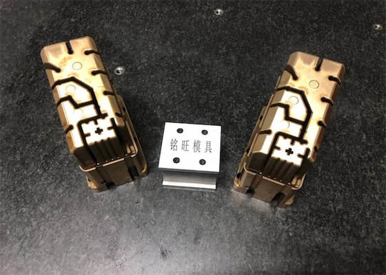 718H 738H إدراج حقن صب 5 مكونات قوالب CNC المحور